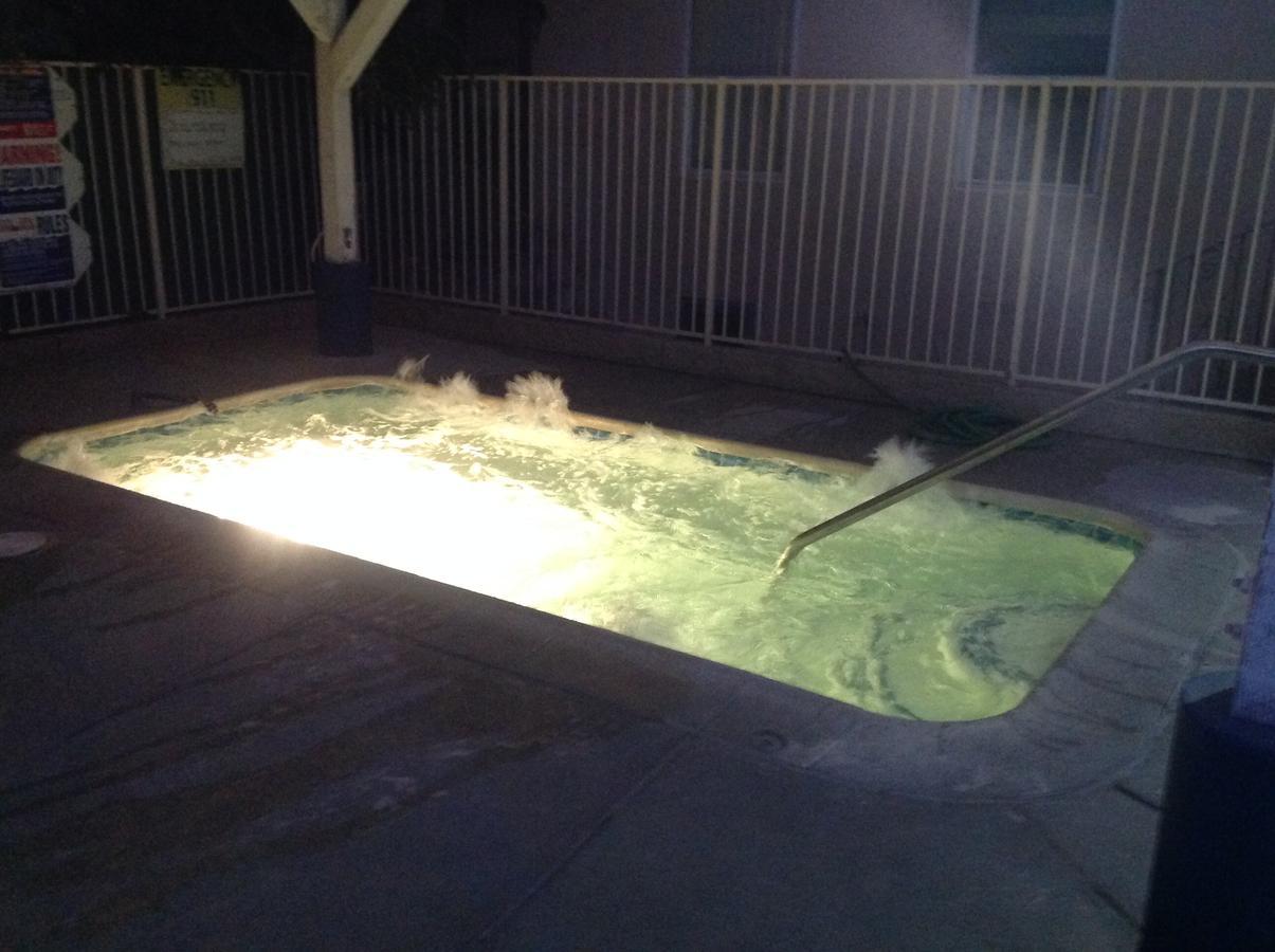 Elsinore Hotsprings Motel Lake Elsinore Esterno foto